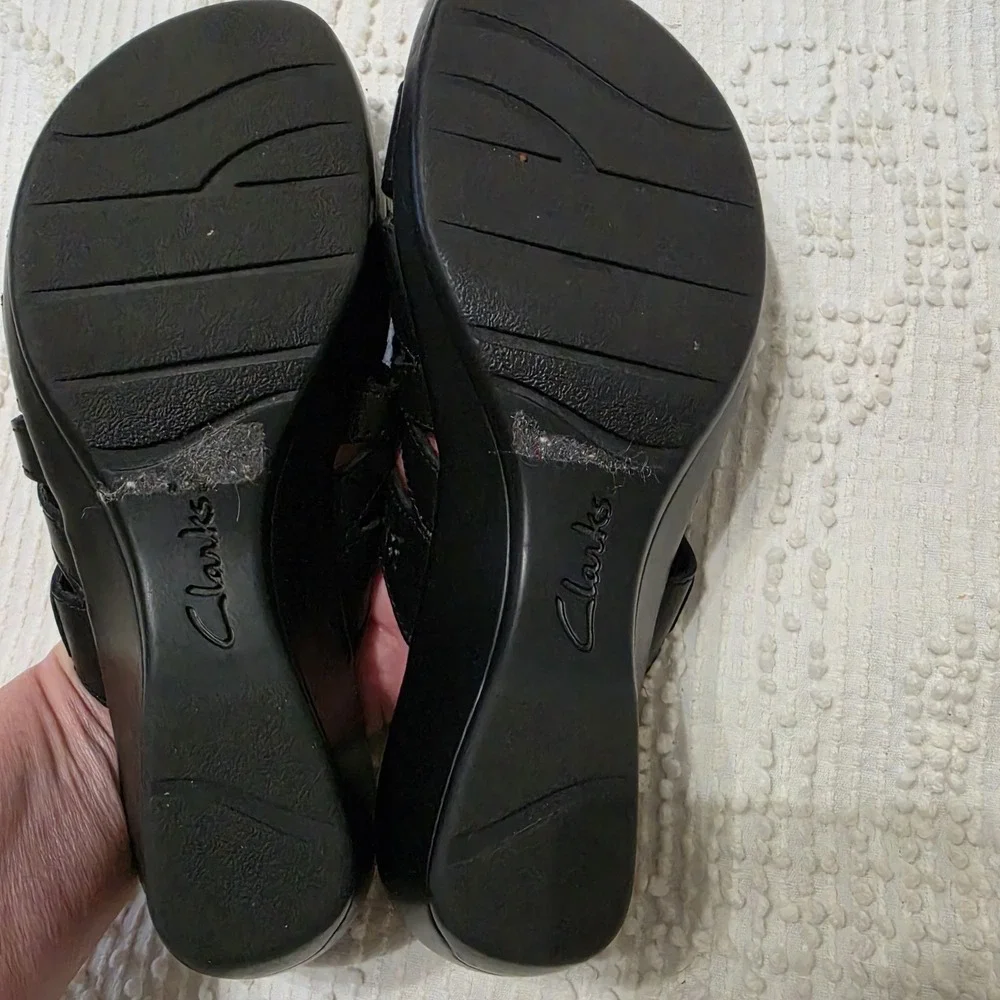 Clark's Women's Black Wedge Slip On Sandals Size 7.5 Medium Casual Versatile